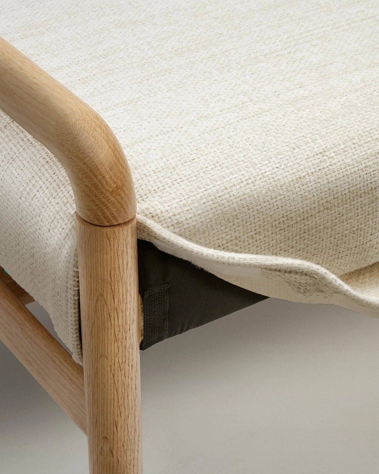 Macaret Bench