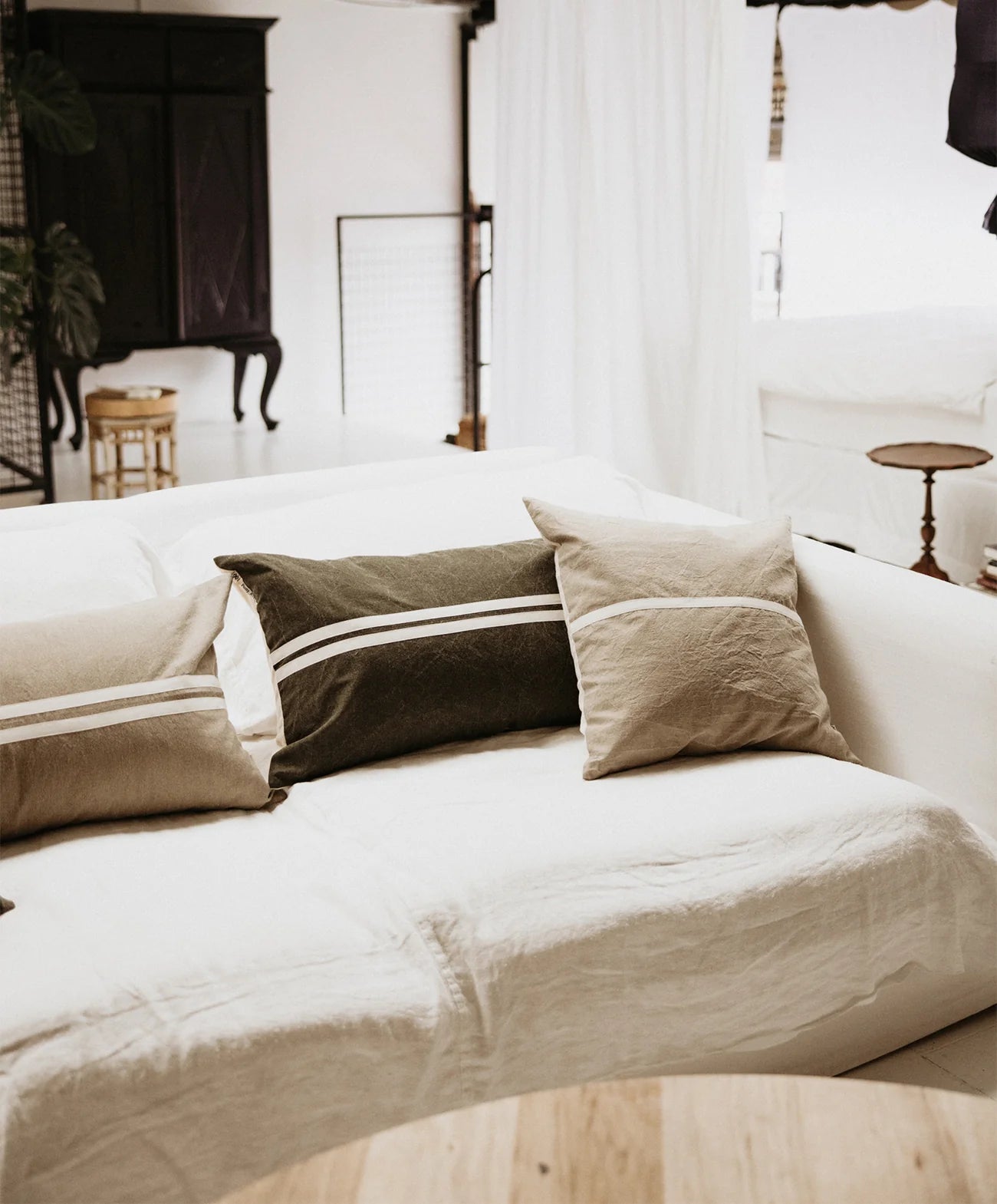 Wanderful Cushion Hessian