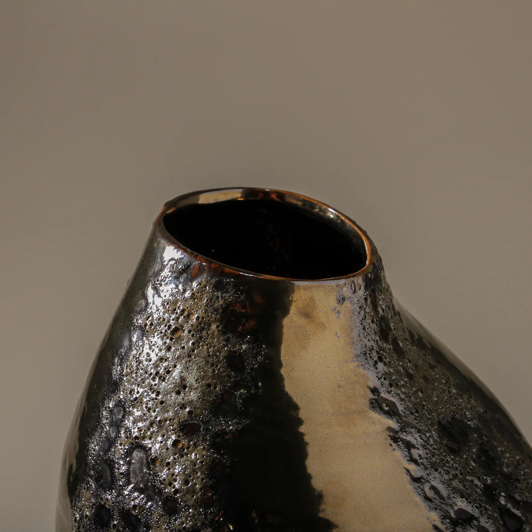 Magma Vase